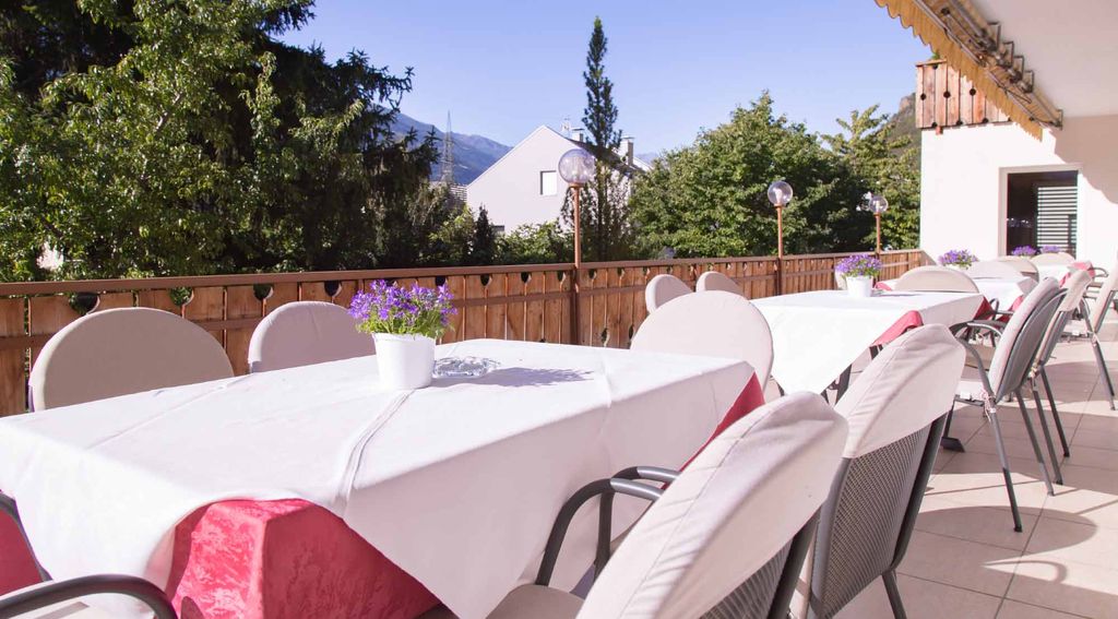 Fr&uuml;hst&uuml;cken im Freien - Pension Linserhof - Naturns